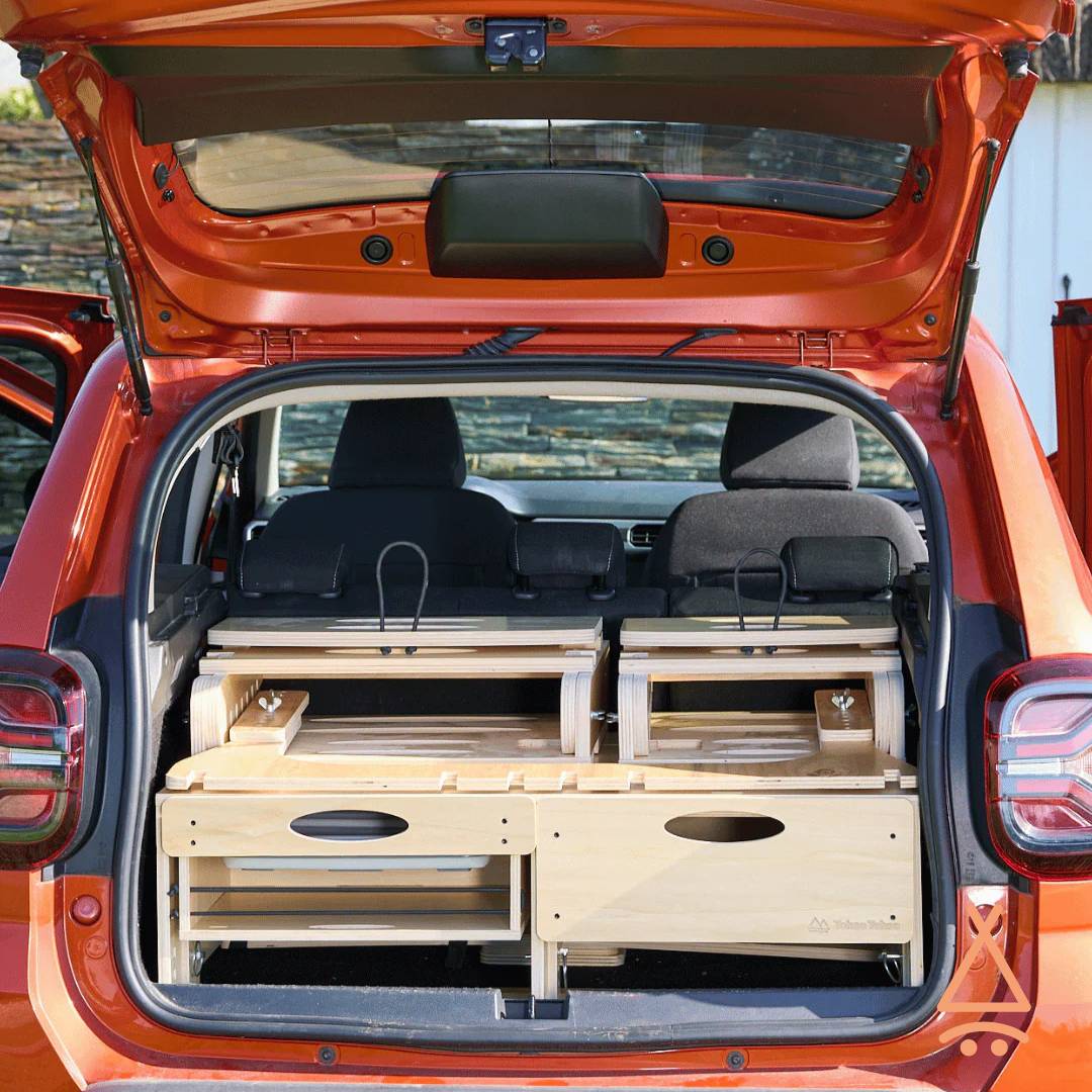 Kit aménagement voiture "Dacia Duster" replié dans le coffre