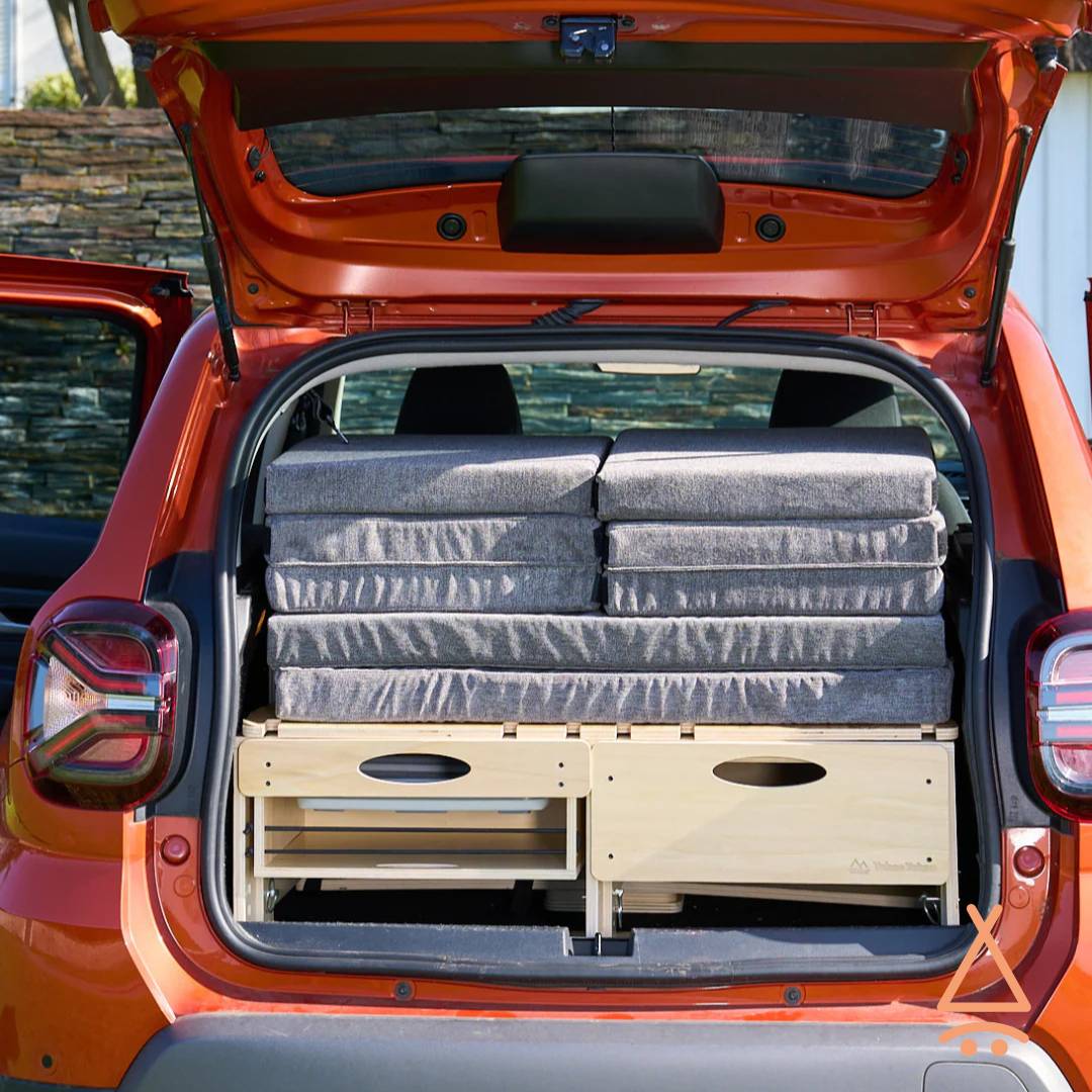 Kit aménagement voiture "Dacia Duster" replié dans le coffre