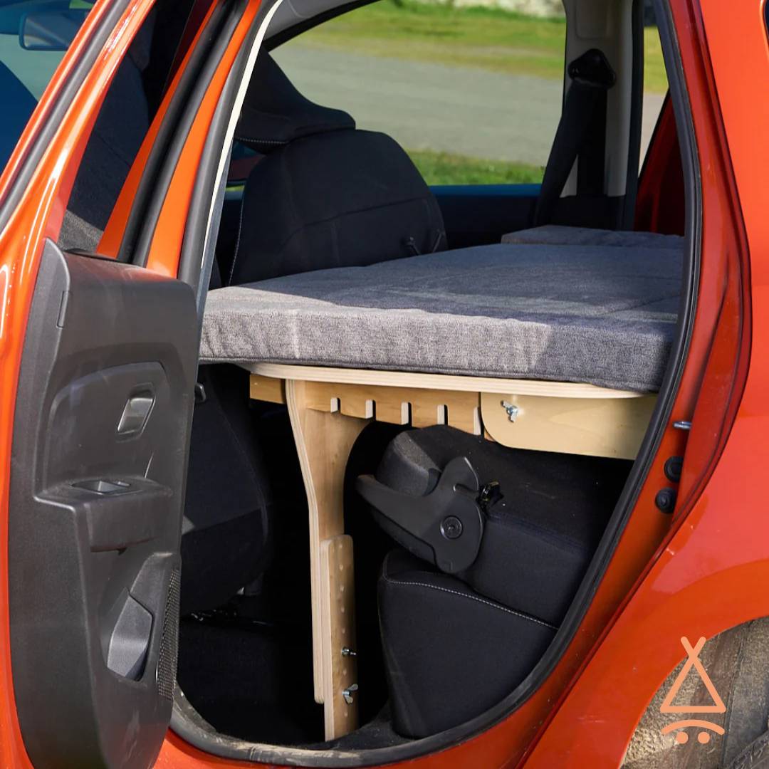 Kit aménagement voiture "Dacia Duster" vue d'une portière