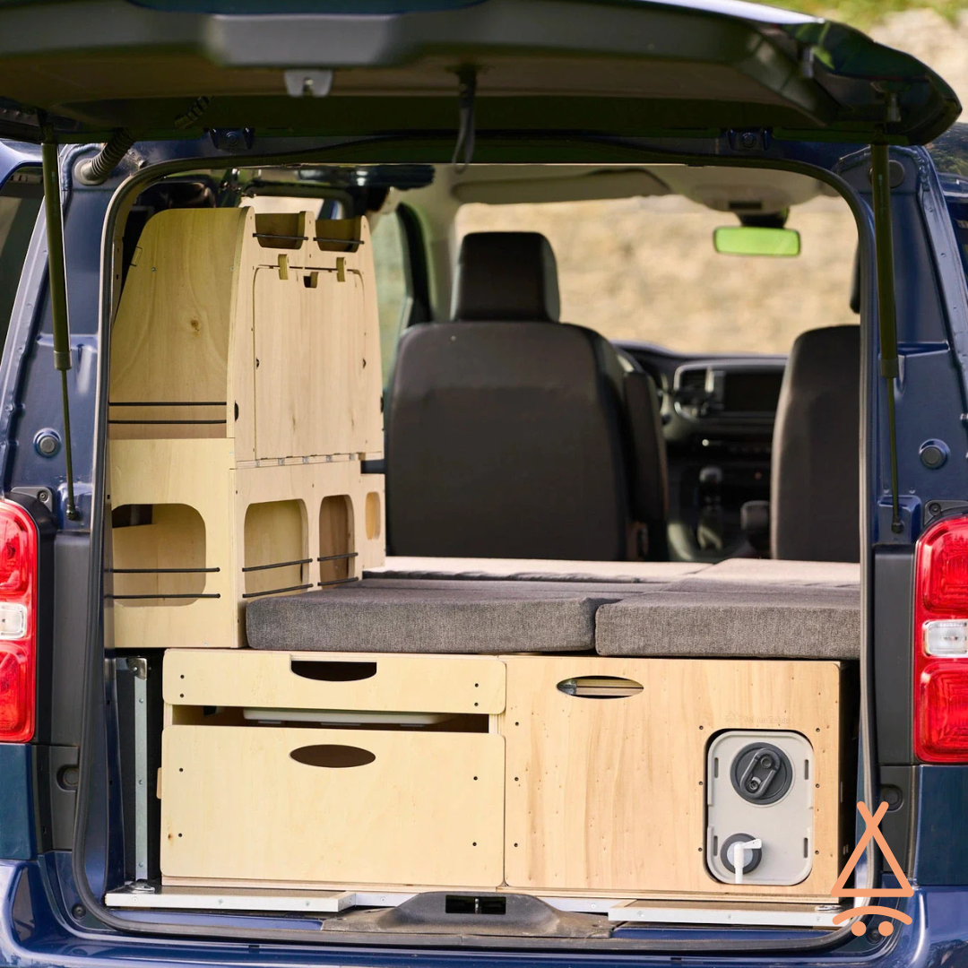 kit aménagement van plus en mode couchage vue du coffre