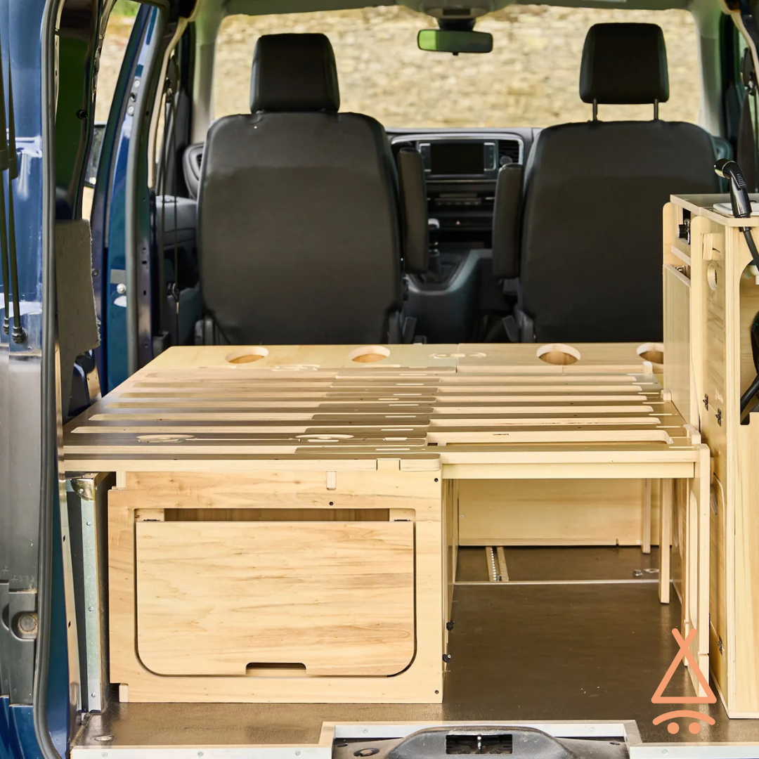 Lit peigne van "en L" en mode sommier