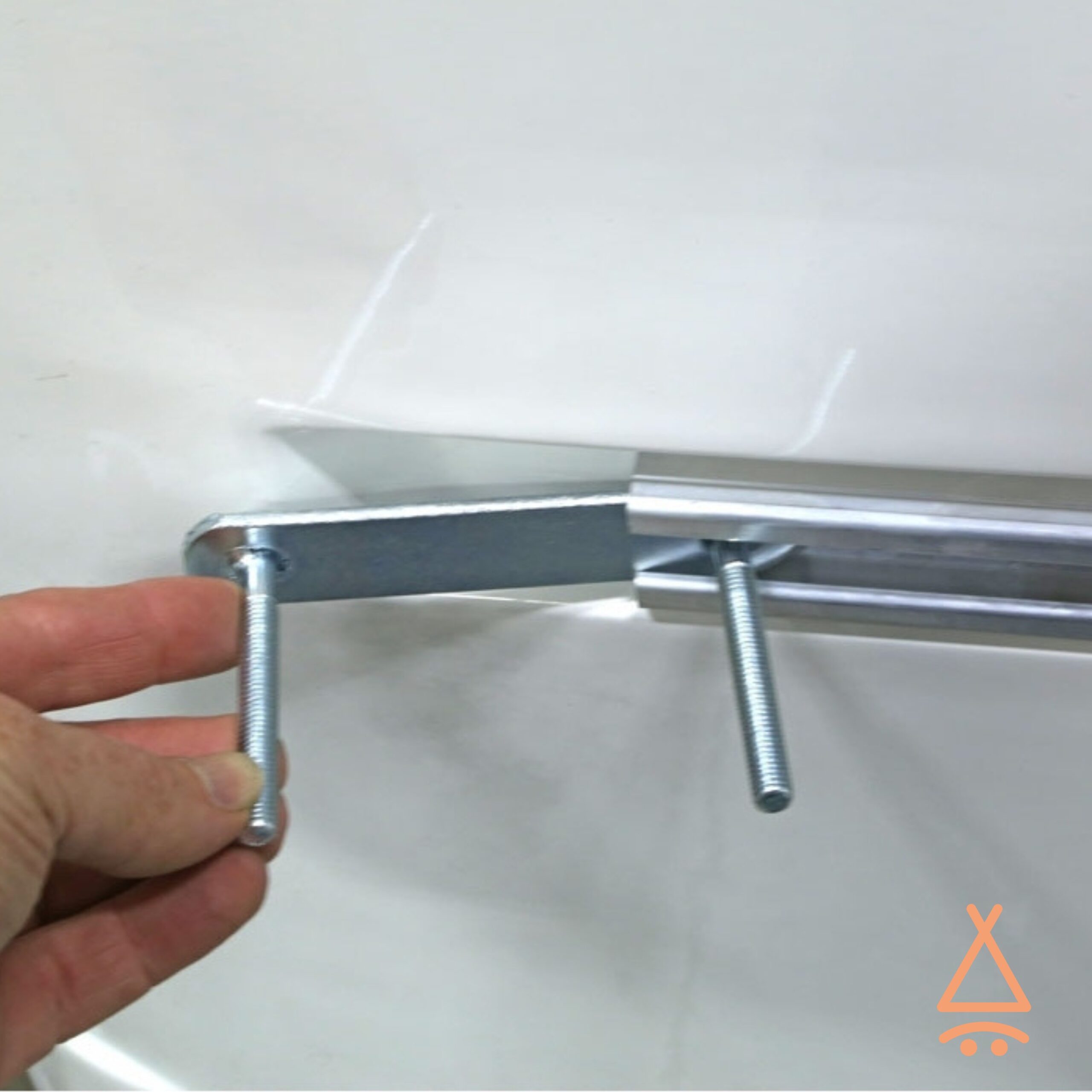 Patte de fixation en acier