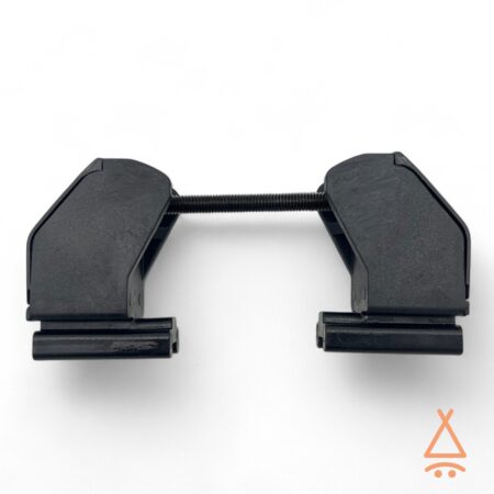 Patte de fixation en plastique