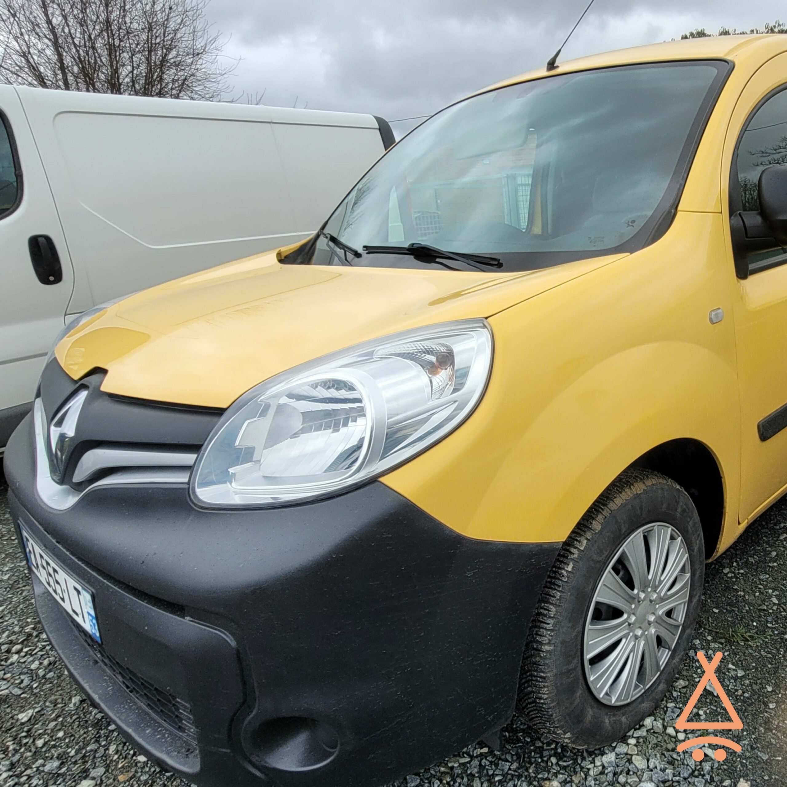 Isolation en liège projeté sur Renault Kangoo à Cholet
