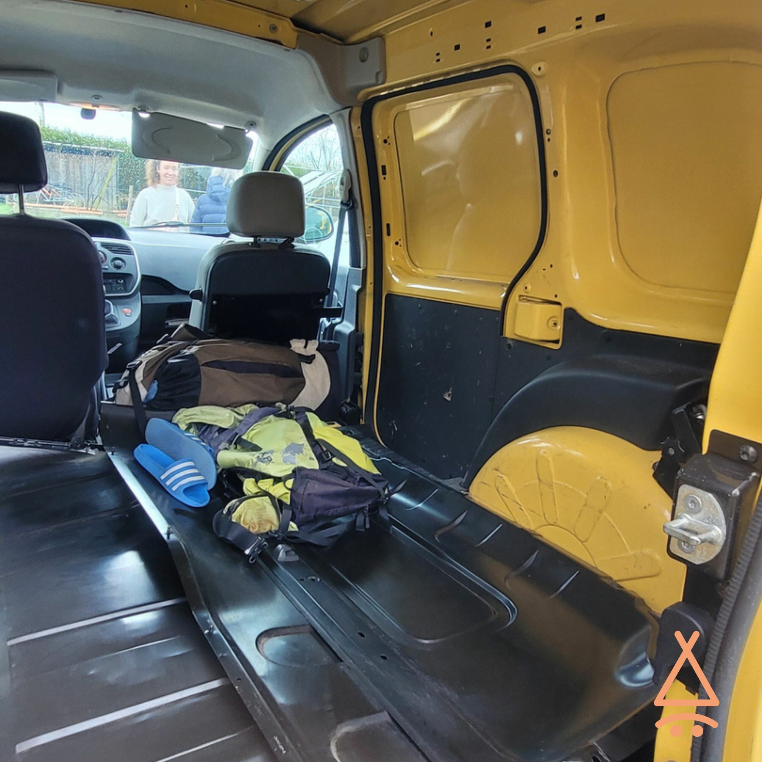 Isolation en liège projeté sur Renault Kangoo à Cholet – Image 4