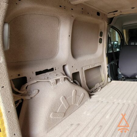 Isolation en liège projeté sur Renault Kangoo à Cholet