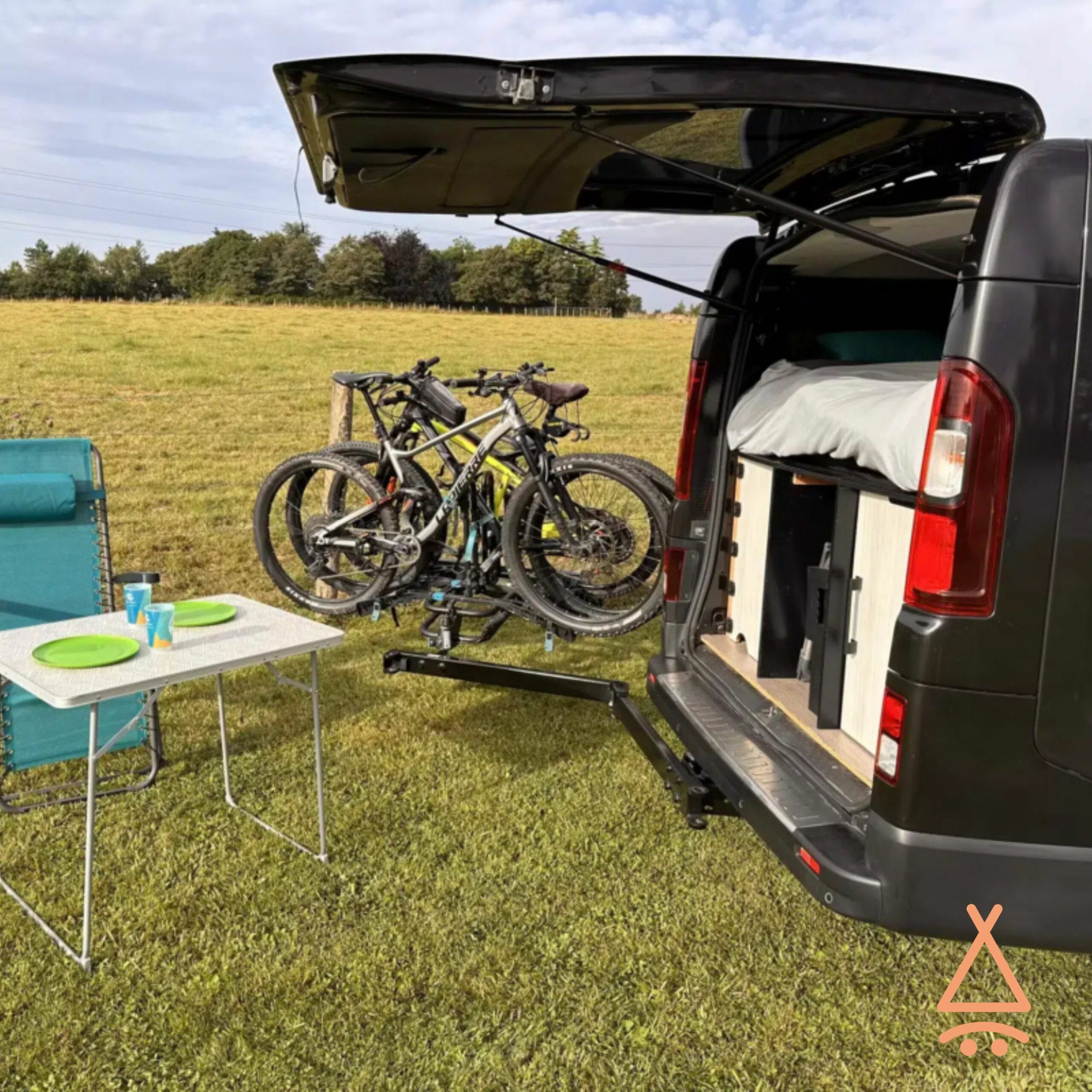 Bras porte-vélo pivotant