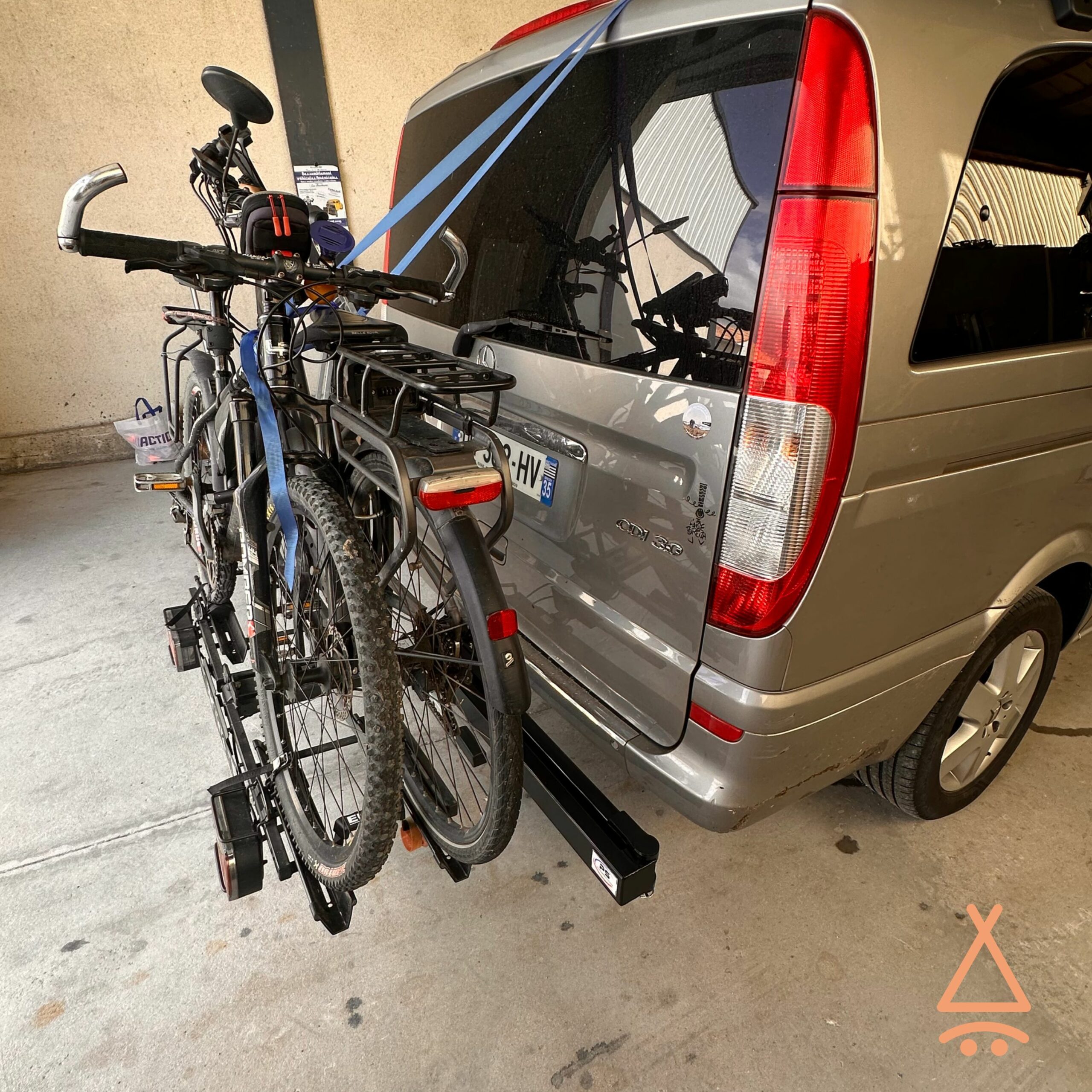 Bras porte-vélo pivotant