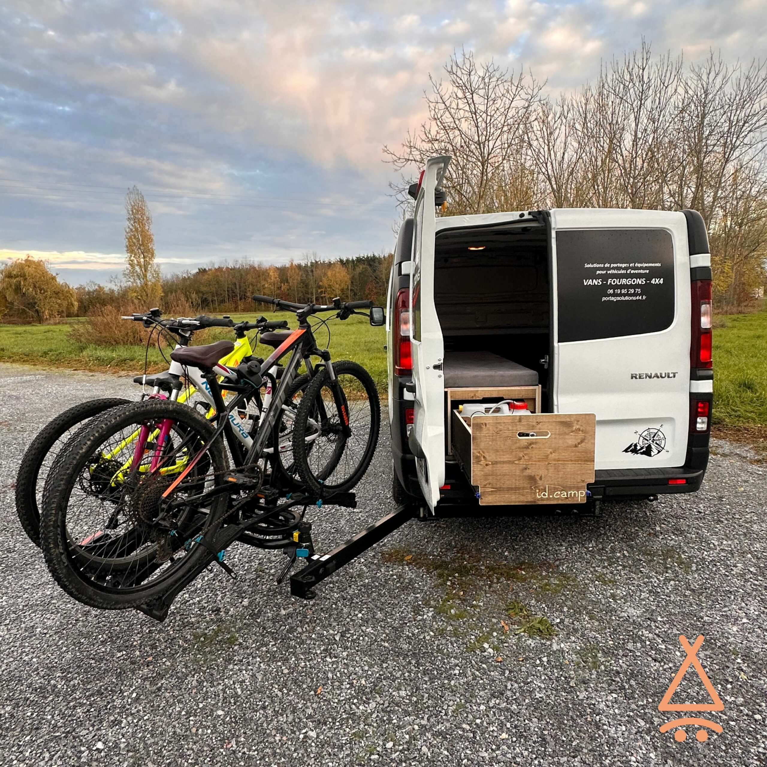 Bras porte-vélo pivotant