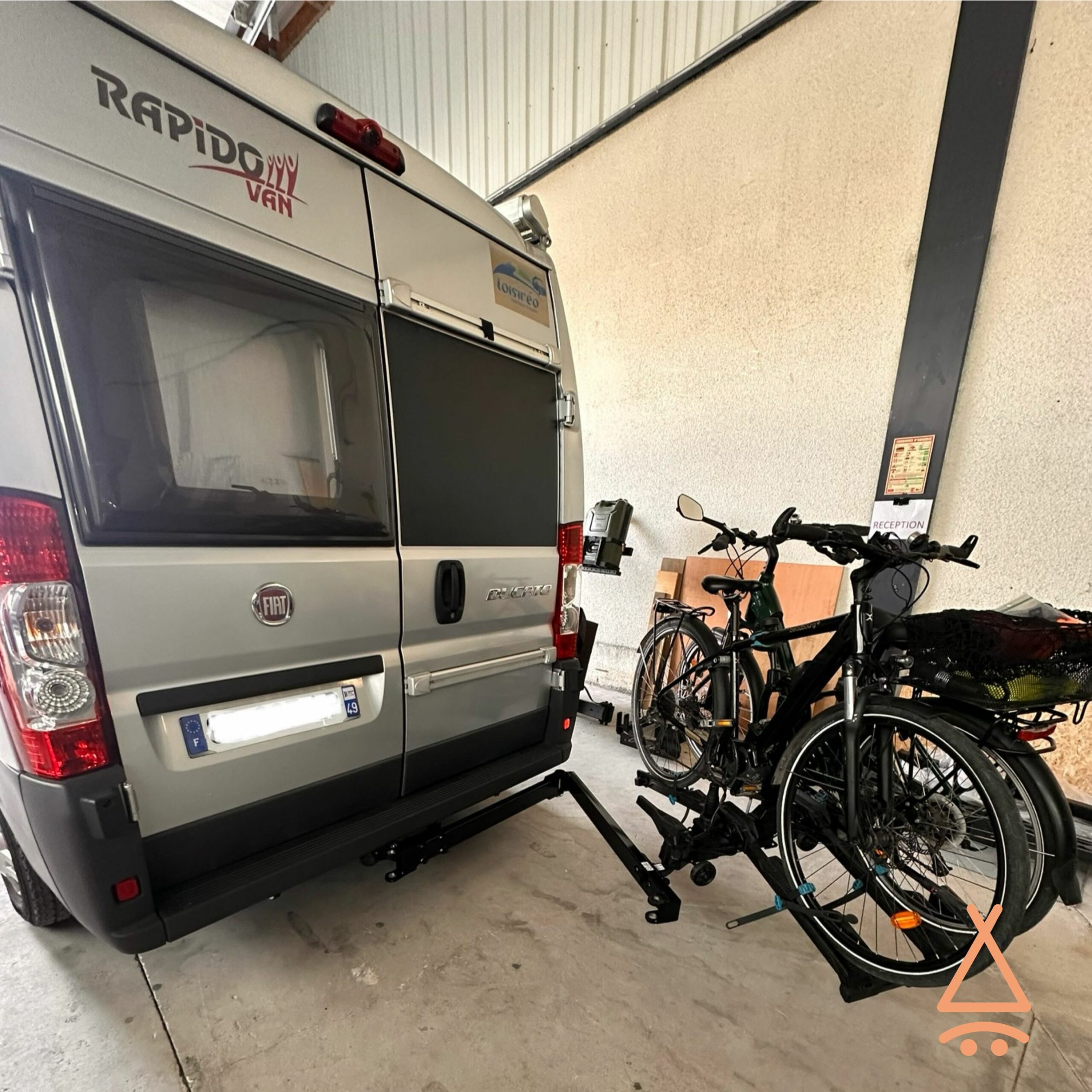 Bras porte-vélo pivotant